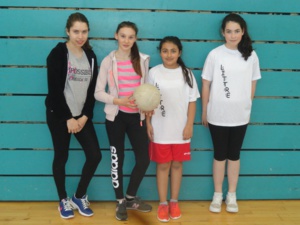 l'équipe benjamines 2015 2016 Lylia Pauline Louane Isabelle, il manque Lize et Lamia, elles sont championnes départementales et 4ème au championnat d'académie