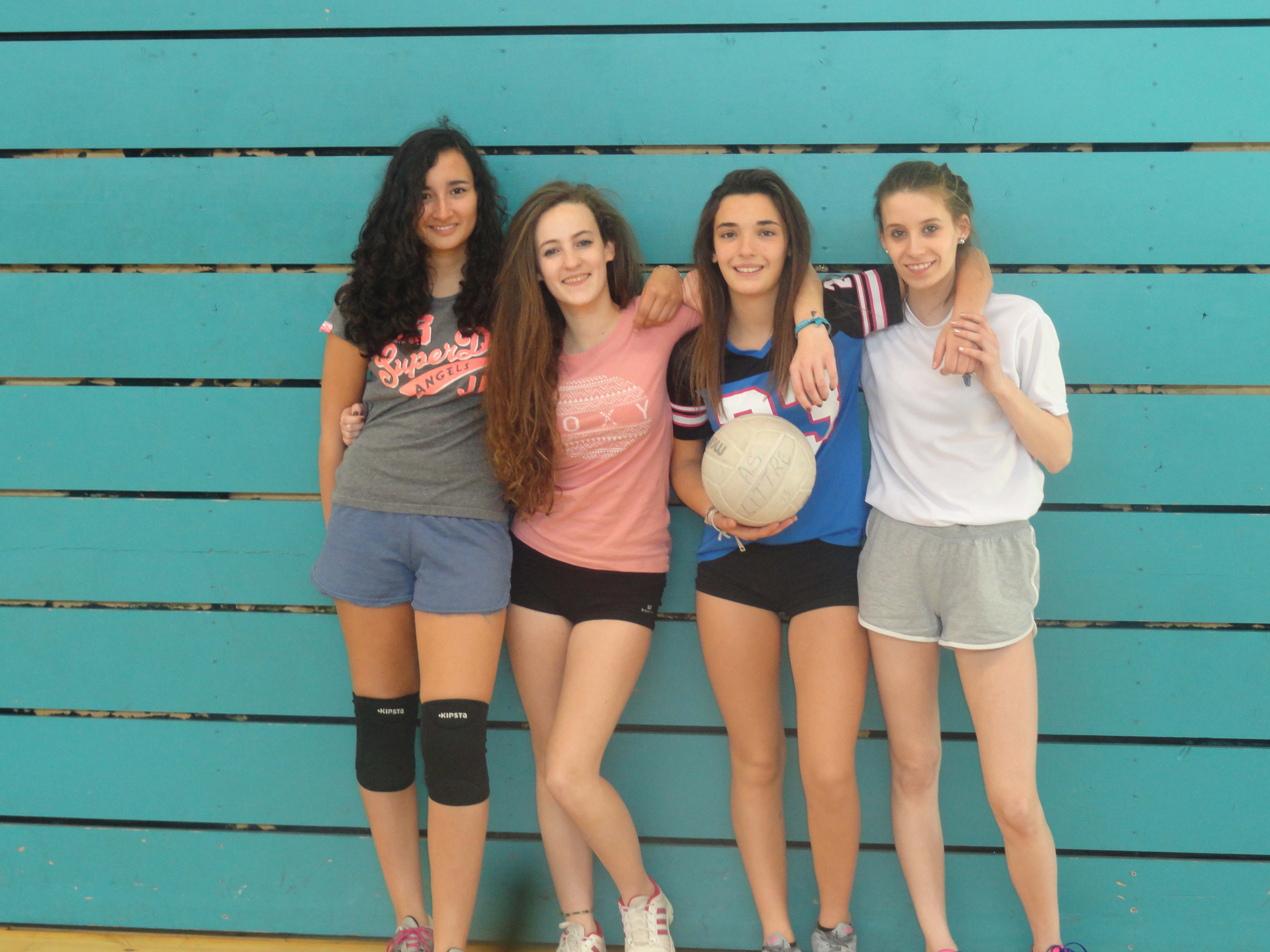 De gauche à droite,Mathilde,Marie, Lola et Solenn. Il manque Anna De gauche à droite,Mathilde,Marie, Lola et Solenn. Il manque Anna