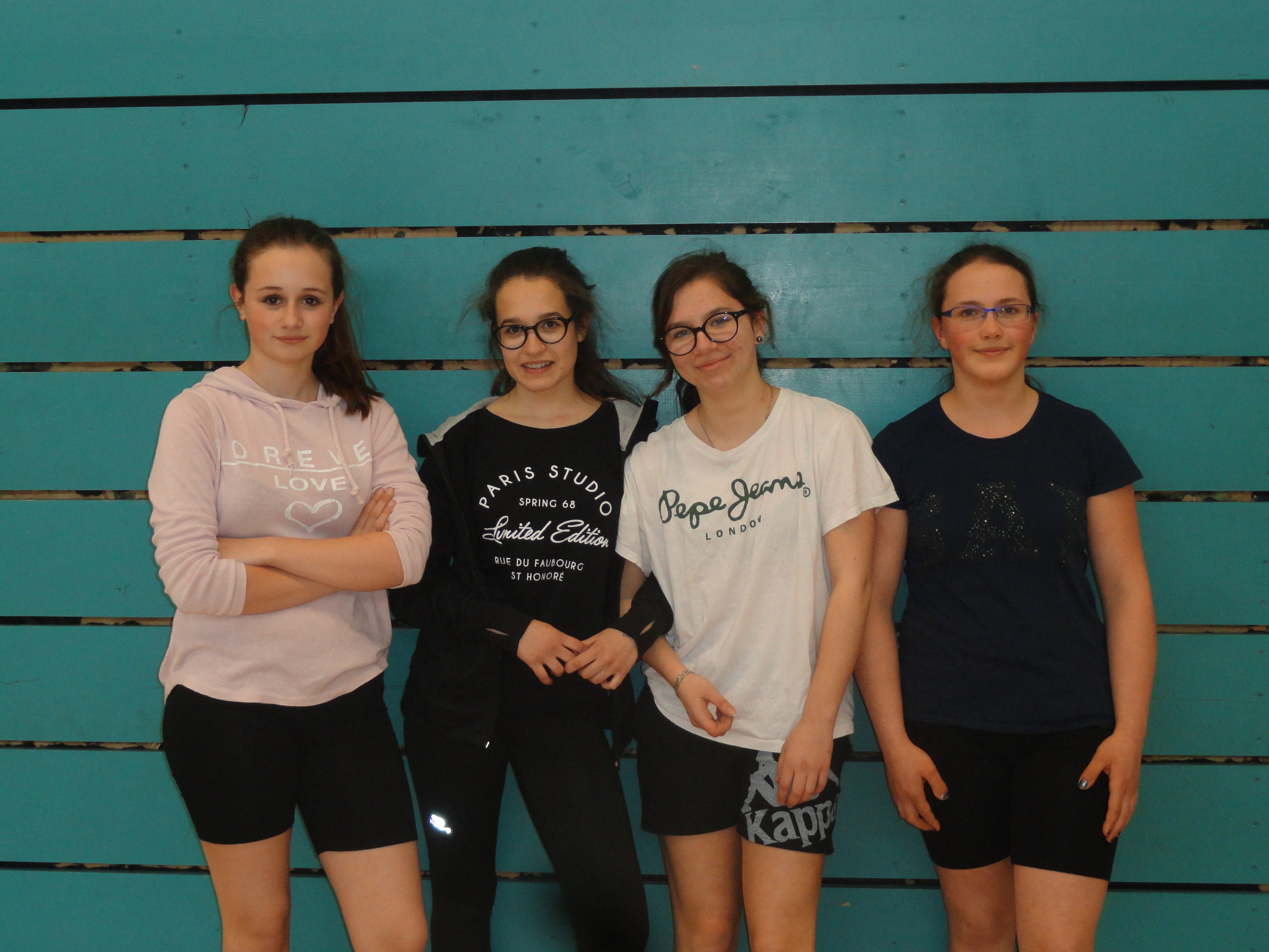 Littré 1 minimes filles,Chloé Noa Eléonore Léa, il manque Juliette, championnes départementales, elles terminent 5ème au championnat d'académie Littré 1 minimes filles,Chloé Noa Eléonore Léa, il manque Juliette, championnes départementales, elles terminent 5ème au championnat d'académie