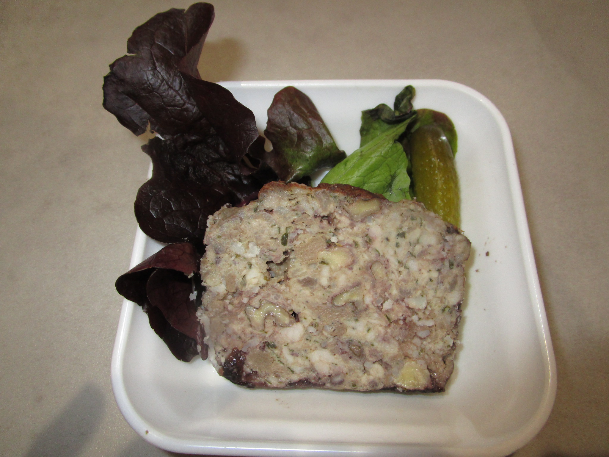 Terrine de campagne à l'estragon et noix du Berry