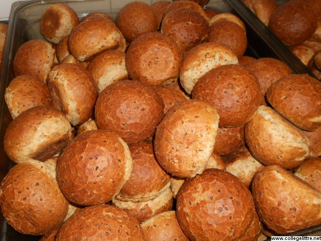 Boule de pain conventionnelle aux céréales Boule de pain conventionnelle aux céréales